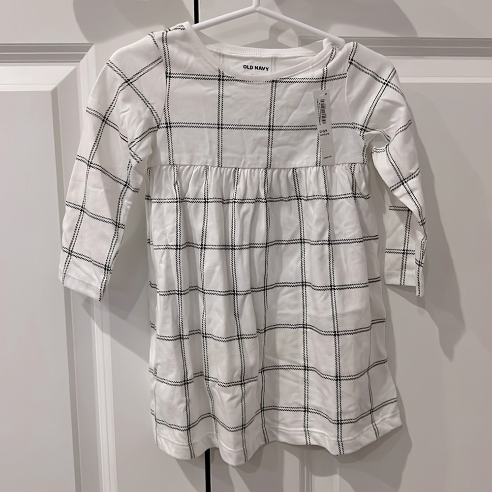 2 Old Navy girls dresses. 12-18 months. NWT